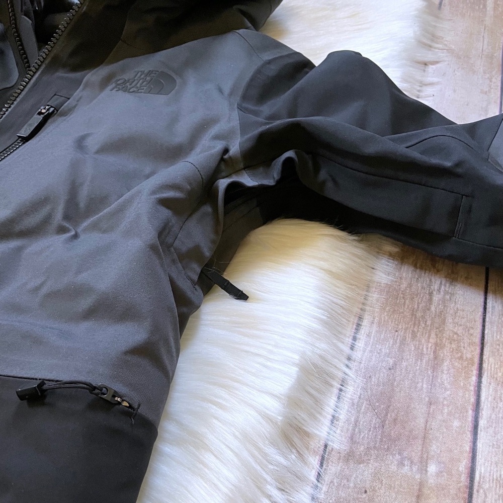The North Face Women’s DMTR FUTURELIGHT Down Ski Jacket In TNF Black - Picture 4 of 13
